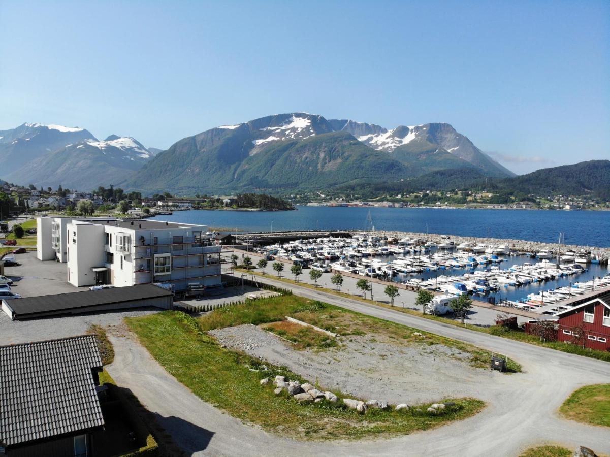 Aursnes Hotell Sykkylven Екстер'єр фото