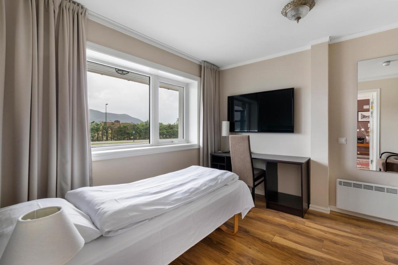 Aursnes Hotell Sykkylven Екстер'єр фото